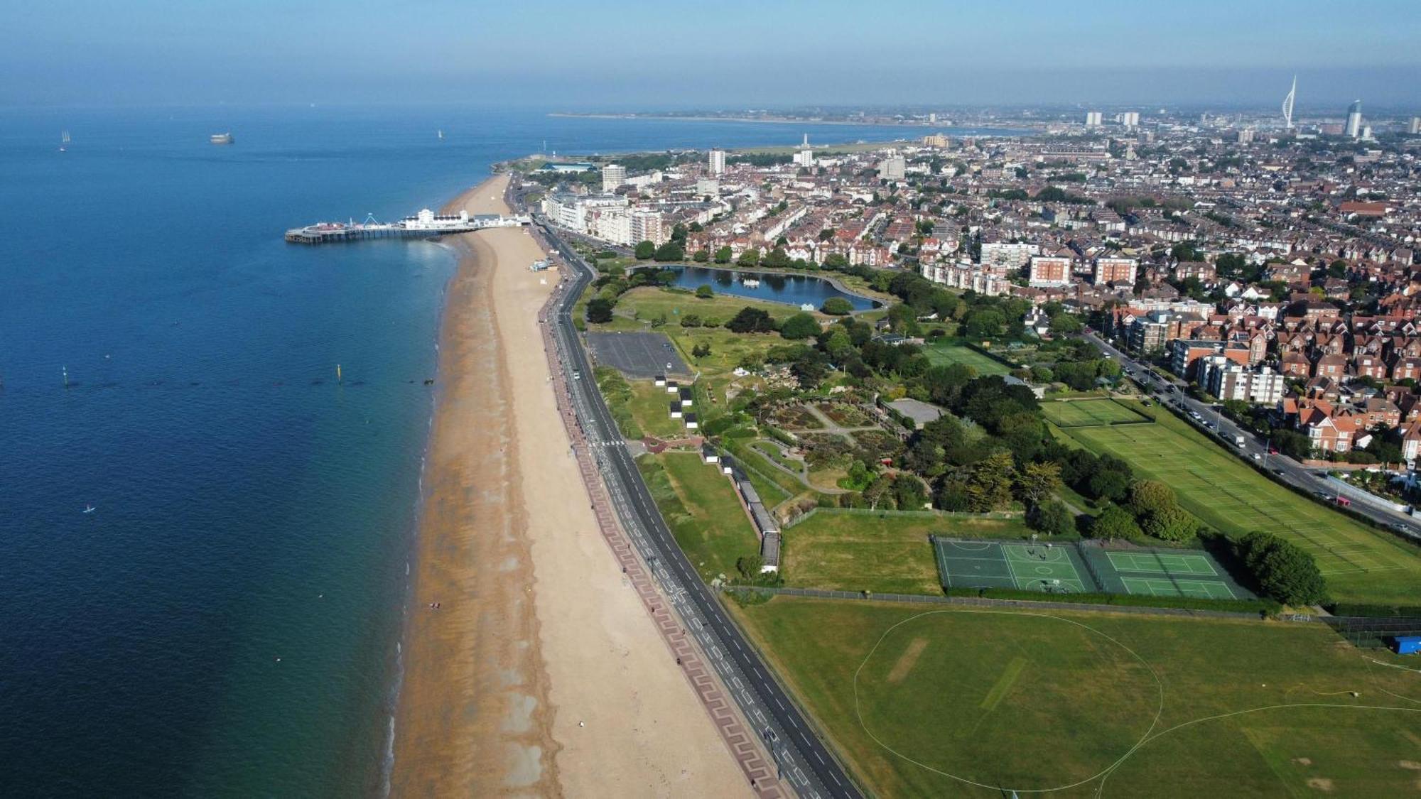 Apartamento Seaside Retreat: Luxury 1-Bed, Free Parking Portsmouth Exterior foto